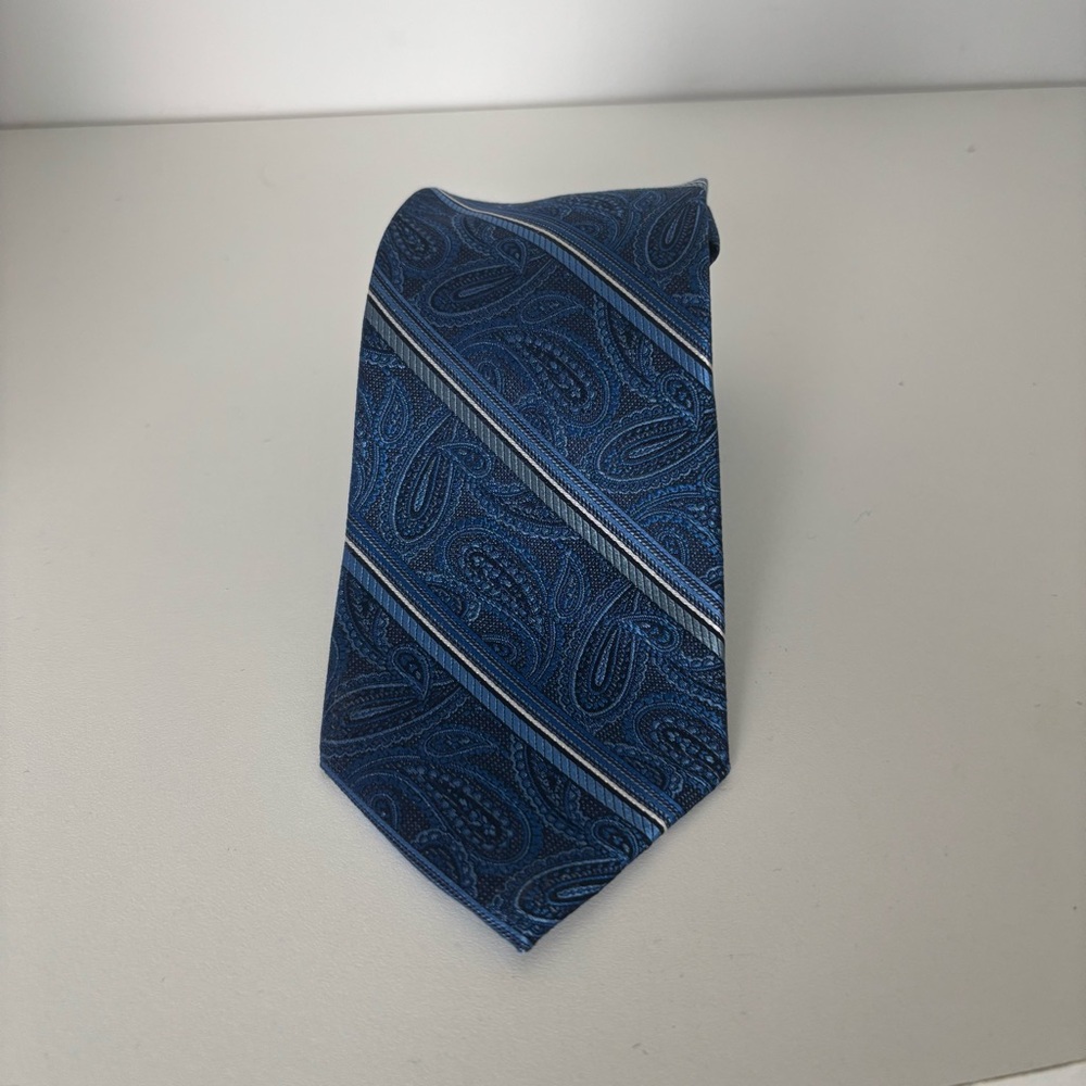 Pronto Uomo Navy Paisley Tie NWT